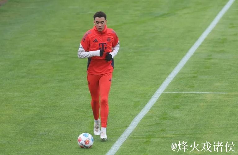 图片报：穆西亚拉今天进行了单独训练，可能下周